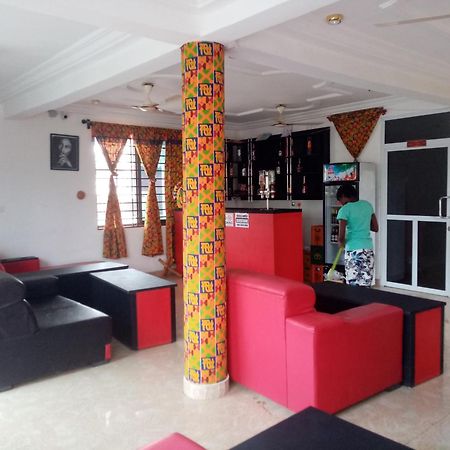 Ohene David Guest House Amanfro Buitenkant foto